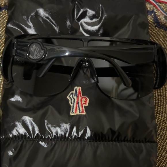 Moncler Black Shield Ski SunGlasses Goggles New Never Worn W/Original Case - Picture 7 of 10